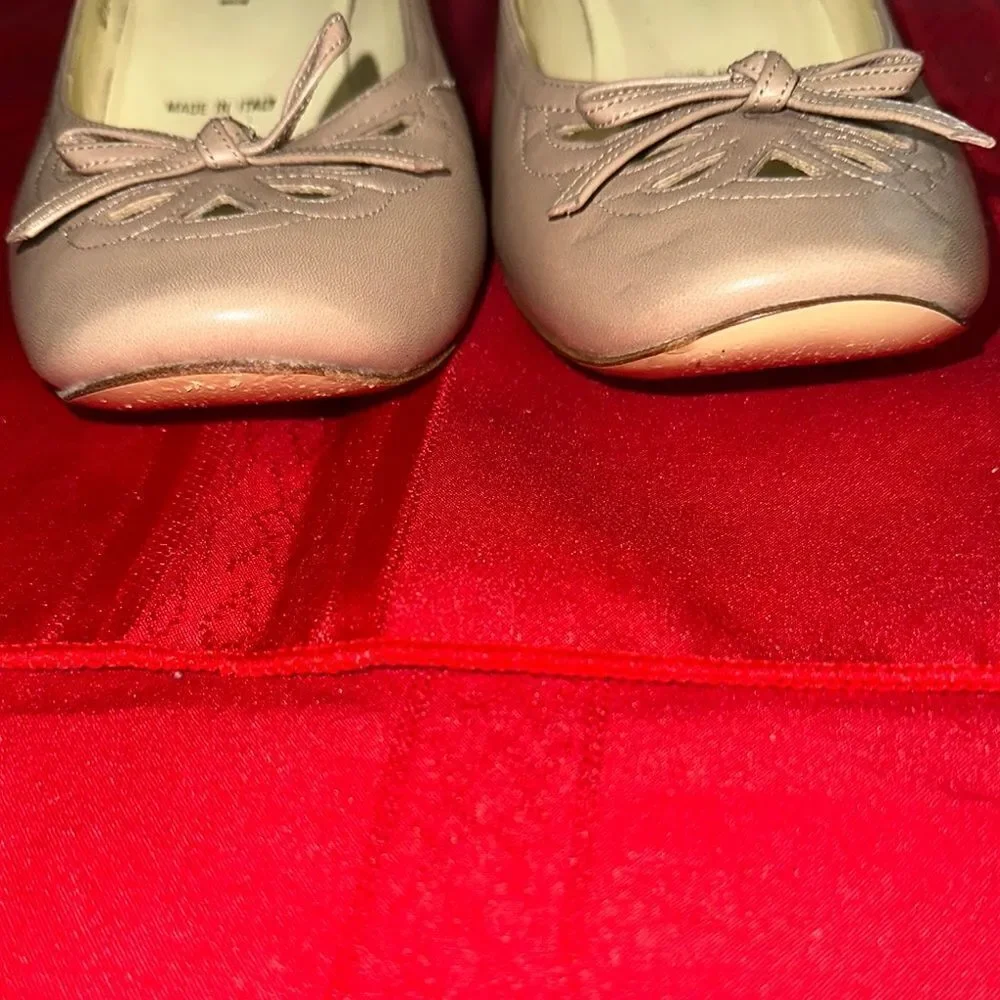 Bruno Magli Made in Italy Tan Mini Heel with Decorative Bow Size 38.5